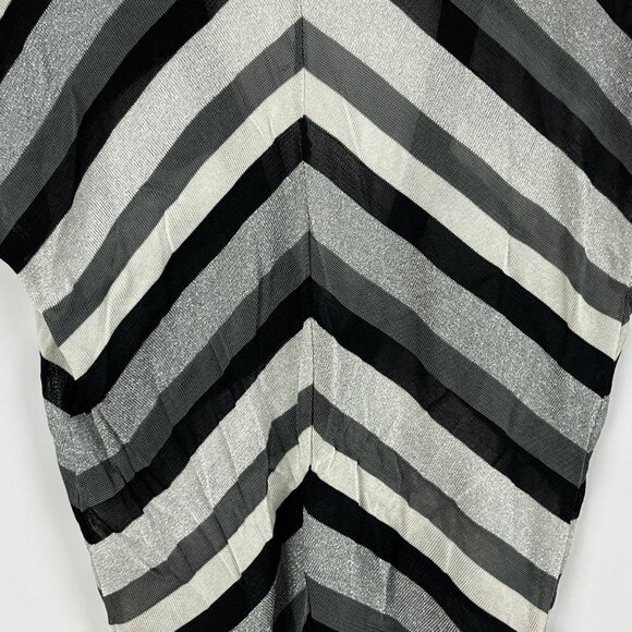 H&M Top Blouse Size M Black Gray Striped Short Sleeve Decollete V Neck Stretch - Picture 8 of 9